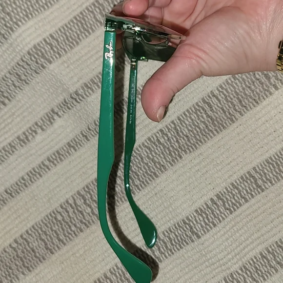 NWT Adorable Green Ray-Bans